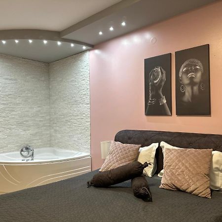 Room Jacuzzi “Athena” Subotica Exteriör bild